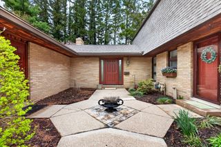 2727 S Lakeshore Drive A2, Shoreham Vllg, MI 49085