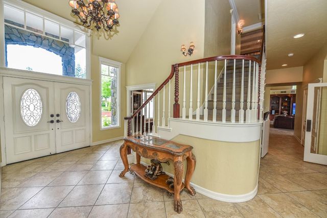 541 E Chesapeake Circle, Fresno, CA 93730