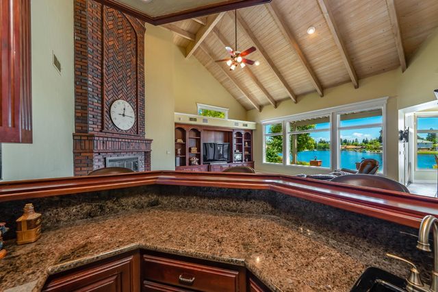 541 E Chesapeake Circle, Fresno, CA 93730