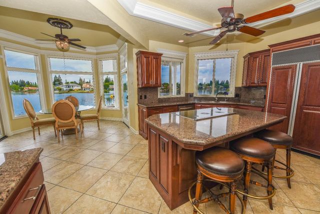 541 E Chesapeake Circle, Fresno, CA 93730