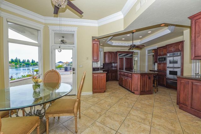 541 E Chesapeake Circle, Fresno, CA 93730