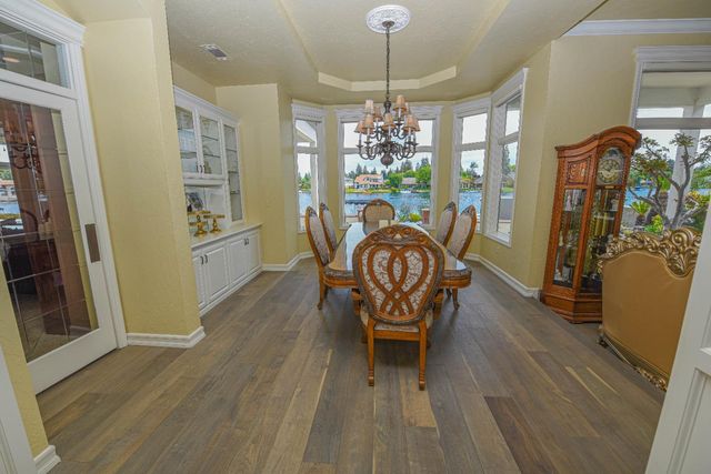 541 E Chesapeake Circle, Fresno, CA 93730