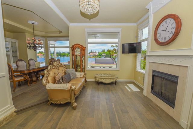 541 E Chesapeake Circle, Fresno, CA 93730
