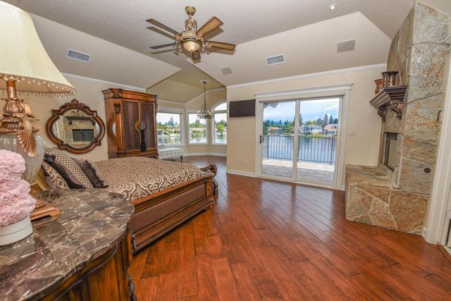 541 E Chesapeake Circle, Fresno, CA 93730