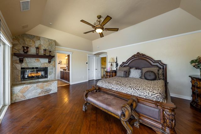 541 E Chesapeake Circle, Fresno, CA 93730