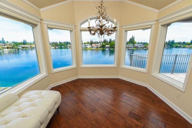 541 E Chesapeake Circle, Fresno, CA 93730