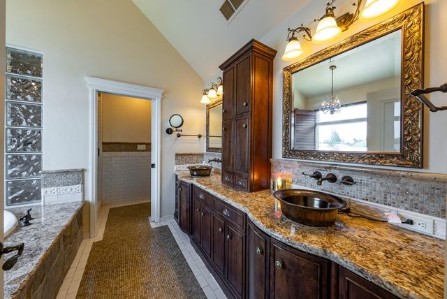 541 E Chesapeake Circle, Fresno, CA 93730