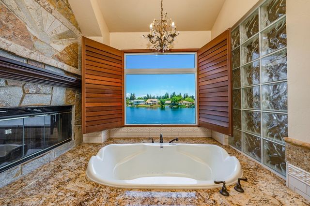 541 E Chesapeake Circle, Fresno, CA 93730