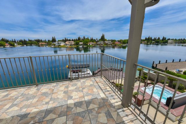 541 E Chesapeake Circle, Fresno, CA 93730