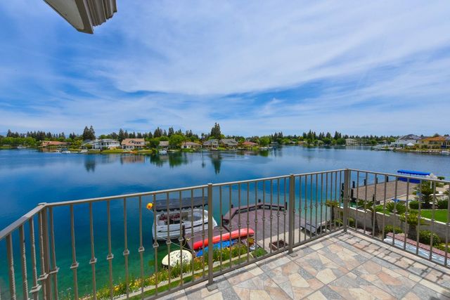 541 E Chesapeake Circle, Fresno, CA 93730