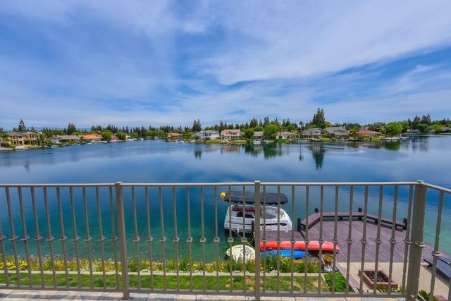 541 E Chesapeake Circle, Fresno, CA 93730