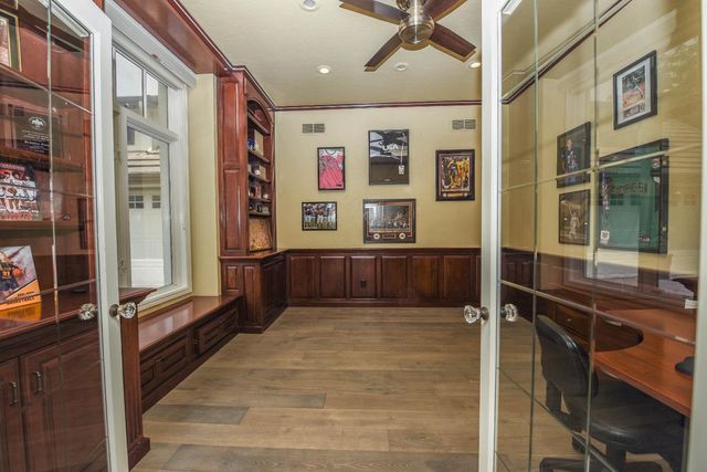 541 E Chesapeake Circle, Fresno, CA 93730