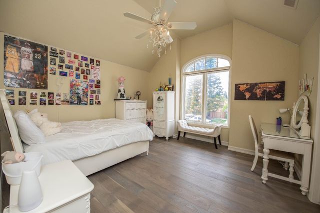 541 E Chesapeake Circle, Fresno, CA 93730