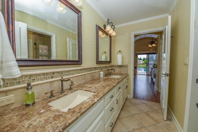 541 E Chesapeake Circle, Fresno, CA 93730