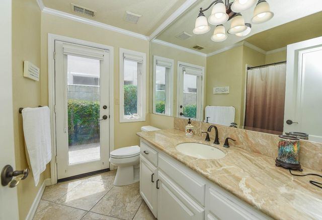 541 E Chesapeake Circle, Fresno, CA 93730