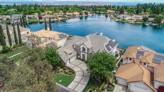 541 E Chesapeake Circle, Fresno, CA 93730