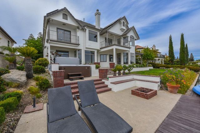 541 E Chesapeake Circle, Fresno, CA 93730