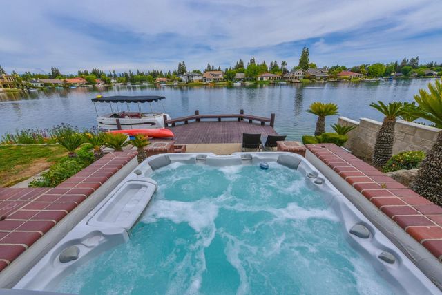 541 E Chesapeake Circle, Fresno, CA 93730