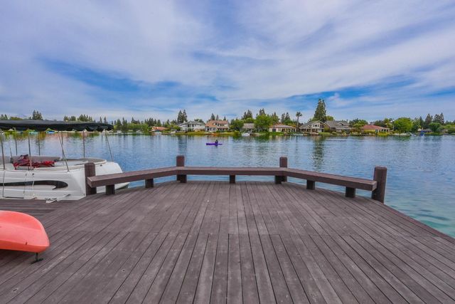 541 E Chesapeake Circle, Fresno, CA 93730