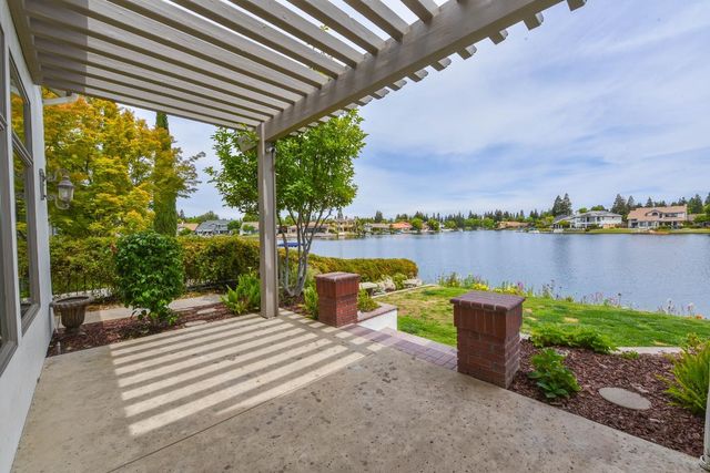 541 E Chesapeake Circle, Fresno, CA 93730