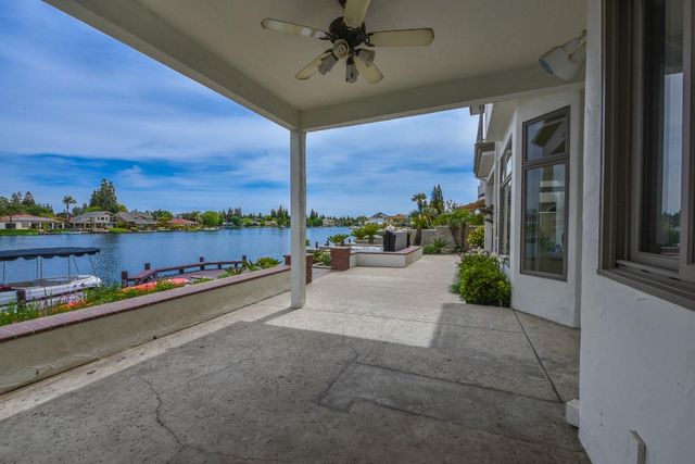 541 E Chesapeake Circle, Fresno, CA 93730
