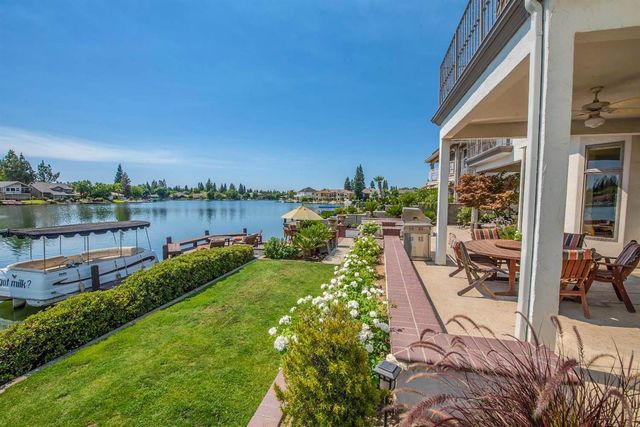 541 E Chesapeake Circle, Fresno, CA 93730