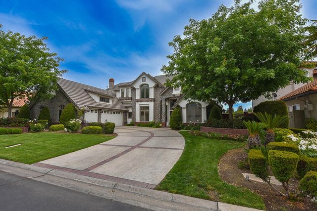541 E Chesapeake Circle, Fresno, CA 93730
