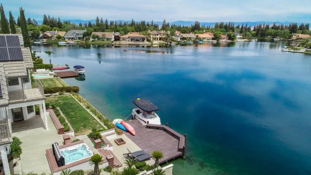 541 E Chesapeake Circle, Fresno, CA 93730