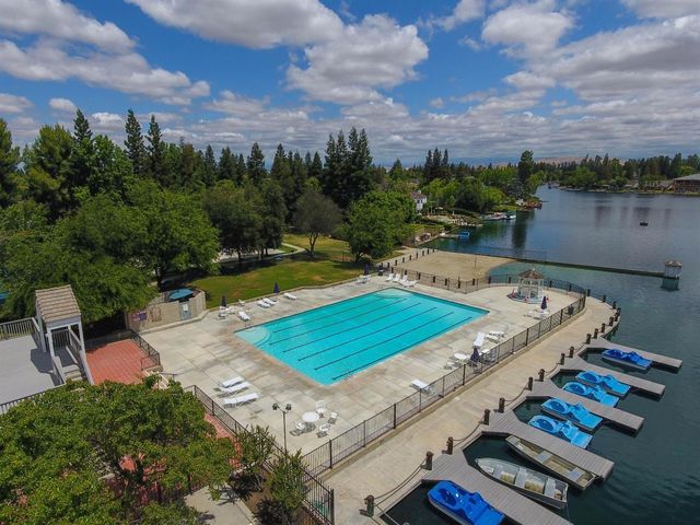 541 E Chesapeake Circle, Fresno, CA 93730