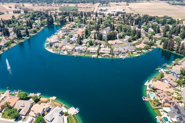 541 E Chesapeake Circle, Fresno, CA 93730