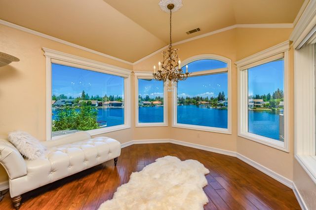 541 E Chesapeake Circle, Fresno, CA 93730