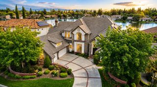 541 E Chesapeake Circle, Fresno, CA 93730