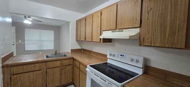 6660 W 26th Ct 23-17, Hialeah, FL 33016