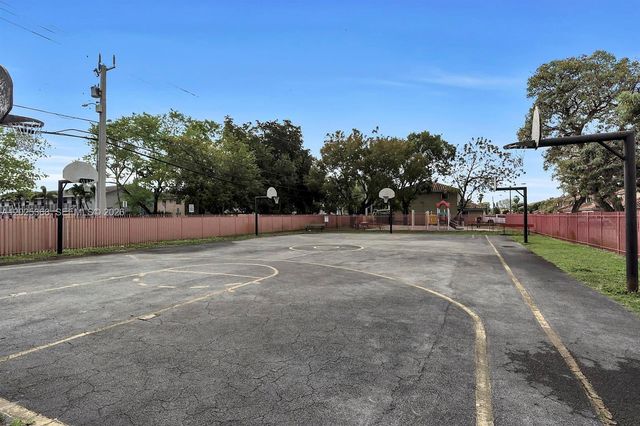 6660 W 26th Ct 23-17, Hialeah, FL 33016
