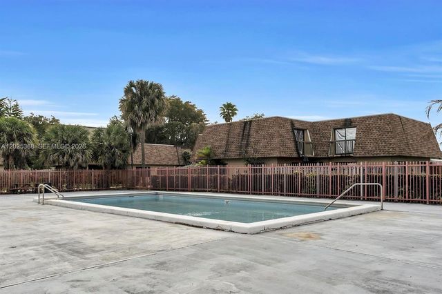 6660 W 26th Ct 23-17, Hialeah, FL 33016