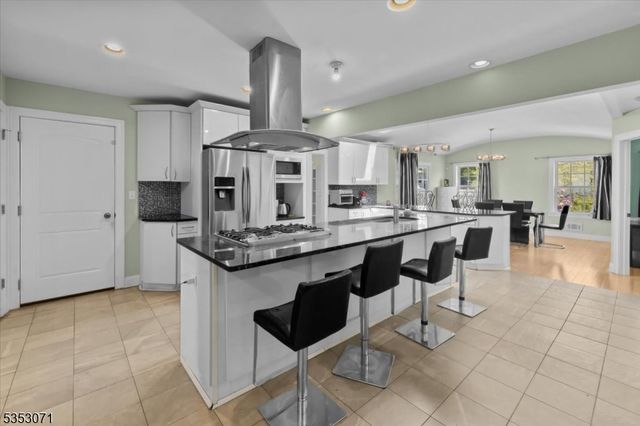 35 E Ridgewood Ave, Paramus Boro, NJ 07652