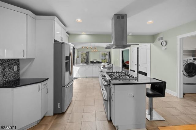 35 E Ridgewood Ave, Paramus Boro, NJ 07652
