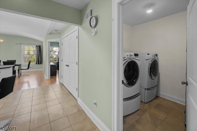 35 E Ridgewood Ave, Paramus Boro, NJ 07652