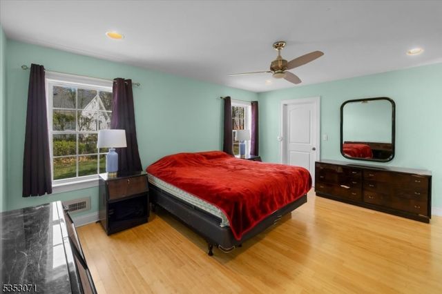 35 E Ridgewood Ave, Paramus Boro, NJ 07652