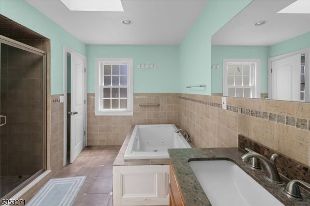 35 E Ridgewood Ave, Paramus Boro, NJ 07652