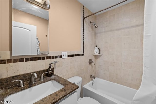 35 E Ridgewood Ave, Paramus Boro, NJ 07652