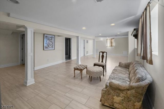 35 E Ridgewood Ave, Paramus Boro, NJ 07652