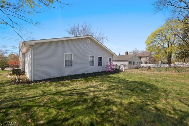 35 E Ridgewood Ave, Paramus Boro, NJ 07652
