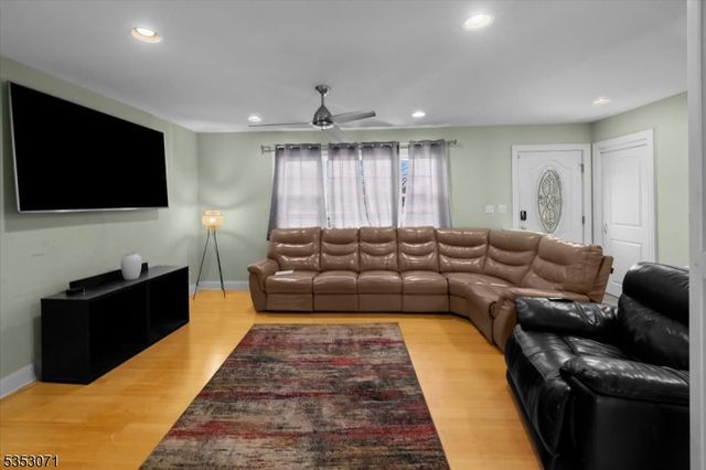 35 E Ridgewood Ave, Paramus Boro, NJ 07652