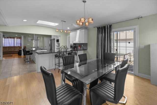 35 E Ridgewood Ave, Paramus Boro, NJ 07652