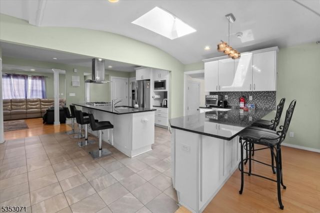 35 E Ridgewood Ave, Paramus Boro, NJ 07652