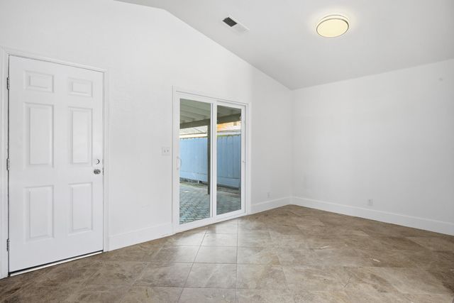 306 E Tulare Road, Lindsay, CA 93247