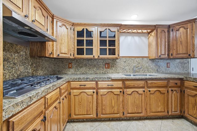 306 E Tulare Road, Lindsay, CA 93247