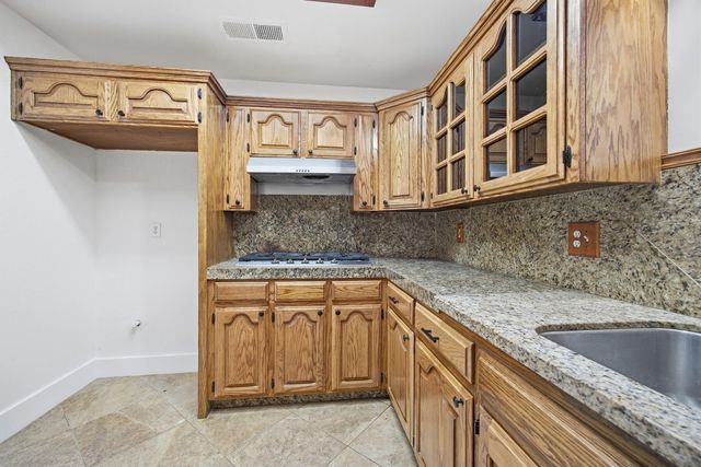 306 E Tulare Road, Lindsay, CA 93247