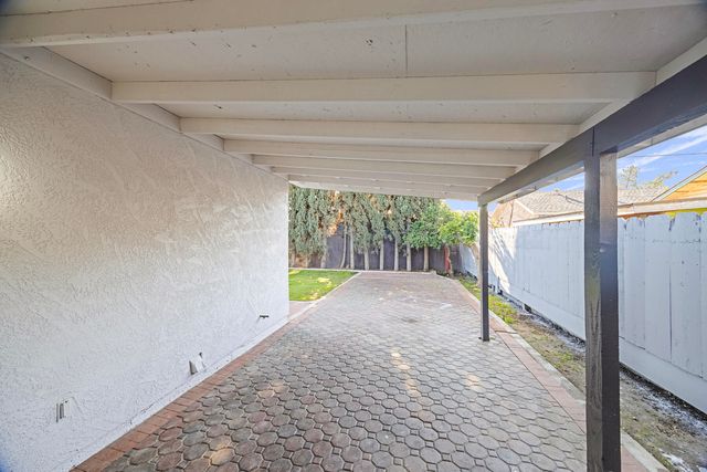 306 E Tulare Road, Lindsay, CA 93247